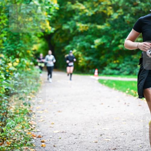 12.10.2025 - Bramfelder Halbmarathon 2025 Dr. Thomas Lammeyer http://msf.ph/oto/9359957 12.10.2025 11:10:03 Laufen 2825 meine-sportfotos.de