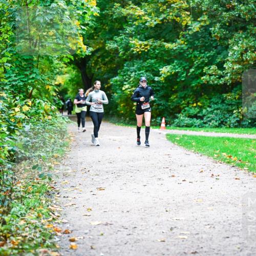 12.10.2025 - Bramfelder Halbmarathon 2025 Dr. Thomas Lammeyer http://msf.ph/oto/9359958 12.10.2025 11:10:05 Laufen 2921, 2897 meine-sportfotos.de