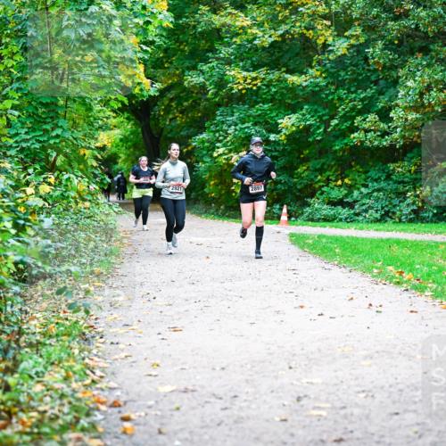 12.10.2025 - Bramfelder Halbmarathon 2025 Dr. Thomas Lammeyer http://msf.ph/oto/9359959 12.10.2025 11:10:05 Laufen 2921, 2897 meine-sportfotos.de