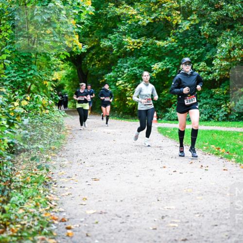 12.10.2025 - Bramfelder Halbmarathon 2025 Dr. Thomas Lammeyer http://msf.ph/oto/9359967 12.10.2025 11:10:07 Laufen 921, 2897 meine-sportfotos.de
