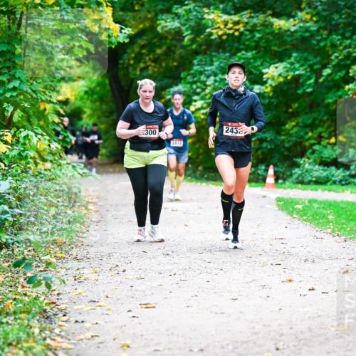 12.10.2025 - Bramfelder Halbmarathon 2025 Dr. Thomas Lammeyer http://msf.ph/oto/9359988 12.10.2025 11:10:11 Laufen 300, 3833, 243 meine-sportfotos.de