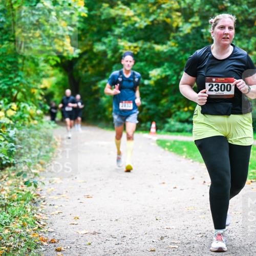 12.10.2025 - Bramfelder Halbmarathon 2025 Dr. Thomas Lammeyer http://msf.ph/oto/9360016 12.10.2025 11:10:15 Laufen 3833, 2300 meine-sportfotos.de