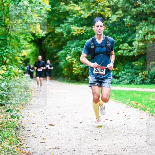 12.10.2025 - Bramfelder Halbmarathon 2025 Dr. Thomas Lammeyer http://msf.ph/oto/9360021 12.10.2025 11:10:17 Laufen 2832 meine-sportfotos.de