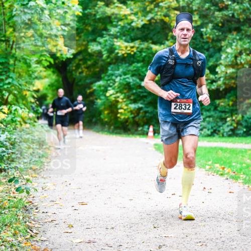 12.10.2025 - Bramfelder Halbmarathon 2025 Dr. Thomas Lammeyer http://msf.ph/oto/9360023 12.10.2025 11:10:17 Laufen 2832 meine-sportfotos.de