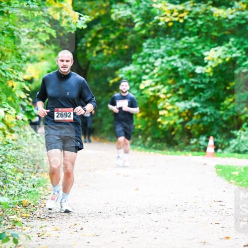 12.10.2025 - Bramfelder Halbmarathon 2025 Dr. Thomas Lammeyer http://msf.ph/oto/9360025 12.10.2025 11:10:20 Laufen 2692 meine-sportfotos.de