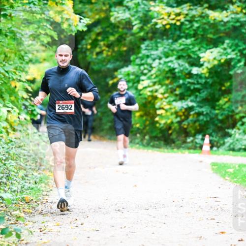 12.10.2025 - Bramfelder Halbmarathon 2025 Dr. Thomas Lammeyer http://msf.ph/oto/9360026 12.10.2025 11:10:20 Laufen 2692 meine-sportfotos.de