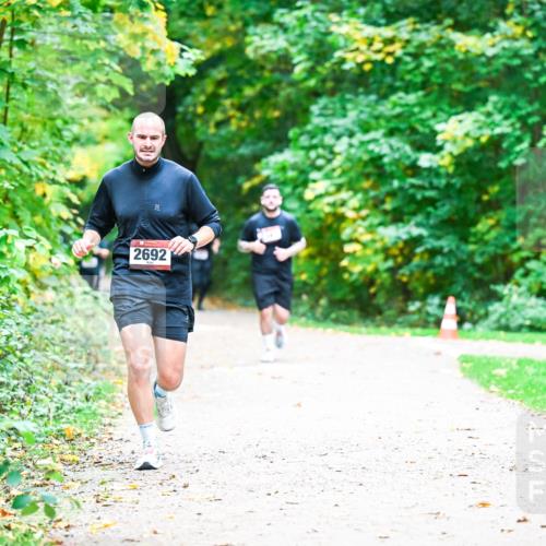 12.10.2025 - Bramfelder Halbmarathon 2025 Dr. Thomas Lammeyer http://msf.ph/oto/9360027 12.10.2025 11:10:20 Laufen 2692 meine-sportfotos.de