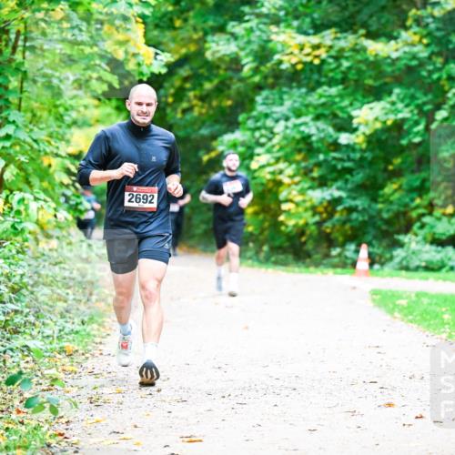 12.10.2025 - Bramfelder Halbmarathon 2025 Dr. Thomas Lammeyer http://msf.ph/oto/9360029 12.10.2025 11:10:21 Laufen 2692 meine-sportfotos.de