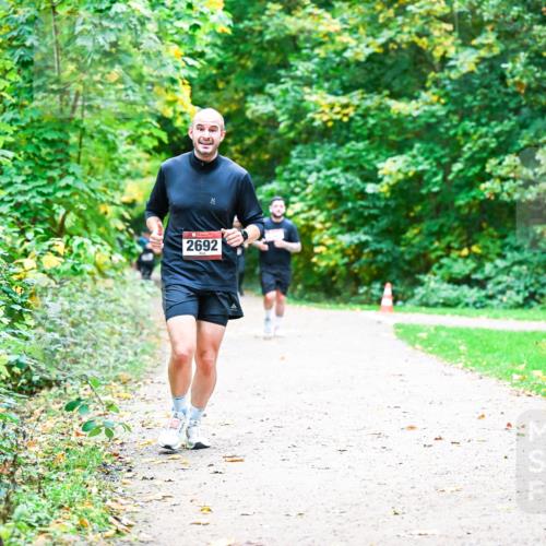 12.10.2025 - Bramfelder Halbmarathon 2025 Dr. Thomas Lammeyer http://msf.ph/oto/9360036 12.10.2025 11:10:22 Laufen 2692 meine-sportfotos.de