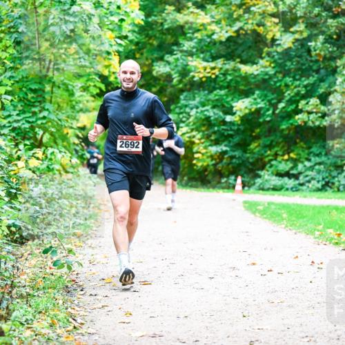 12.10.2025 - Bramfelder Halbmarathon 2025 Dr. Thomas Lammeyer http://msf.ph/oto/9360037 12.10.2025 11:10:22 Laufen 8, 2692 meine-sportfotos.de