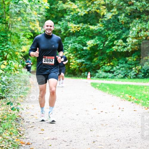 12.10.2025 - Bramfelder Halbmarathon 2025 Dr. Thomas Lammeyer http://msf.ph/oto/9360039 12.10.2025 11:10:22 Laufen 2692 meine-sportfotos.de