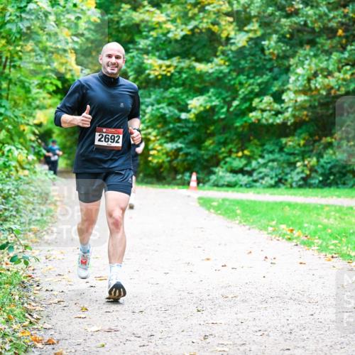 12.10.2025 - Bramfelder Halbmarathon 2025 Dr. Thomas Lammeyer http://msf.ph/oto/9360040 12.10.2025 11:10:22 Laufen 2692 meine-sportfotos.de