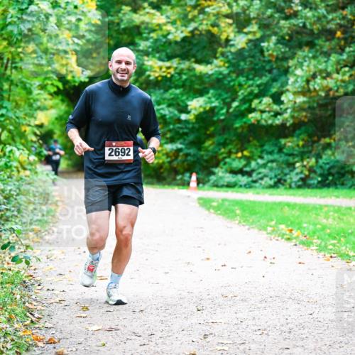 12.10.2025 - Bramfelder Halbmarathon 2025 Dr. Thomas Lammeyer http://msf.ph/oto/9360041 12.10.2025 11:10:22 Laufen 2692 meine-sportfotos.de