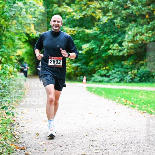 12.10.2025 - Bramfelder Halbmarathon 2025 Dr. Thomas Lammeyer http://msf.ph/oto/9360042 12.10.2025 11:10:22 Laufen 2692 meine-sportfotos.de