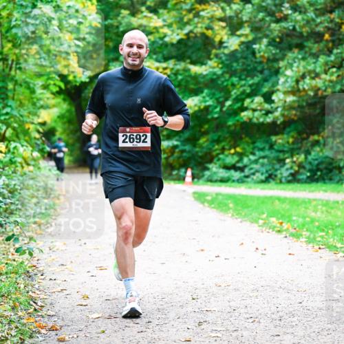 12.10.2025 - Bramfelder Halbmarathon 2025 Dr. Thomas Lammeyer http://msf.ph/oto/9360043 12.10.2025 11:10:23 Laufen 2692 meine-sportfotos.de