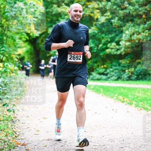 12.10.2025 - Bramfelder Halbmarathon 2025 Dr. Thomas Lammeyer http://msf.ph/oto/9360045 12.10.2025 11:10:23 Laufen 2692 meine-sportfotos.de