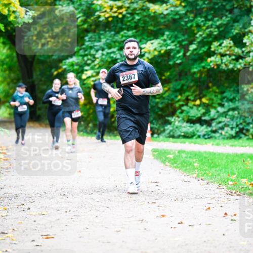 12.10.2025 - Bramfelder Halbmarathon 2025 Dr. Thomas Lammeyer http://msf.ph/oto/9360051 12.10.2025 11:10:26 Laufen 2367 meine-sportfotos.de
