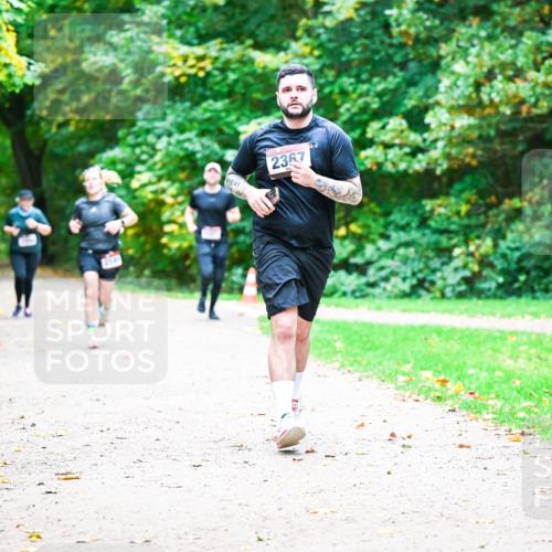 12.10.2025 - Bramfelder Halbmarathon 2025 Dr. Thomas Lammeyer http://msf.ph/oto/9360062 12.10.2025 11:10:27 Laufen 2367 meine-sportfotos.de