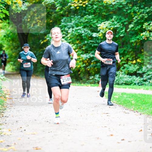 12.10.2025 - Bramfelder Halbmarathon 2025 Dr. Thomas Lammeyer http://msf.ph/oto/9360070 12.10.2025 11:10:29 Laufen 2868, 2589, 2507 meine-sportfotos.de