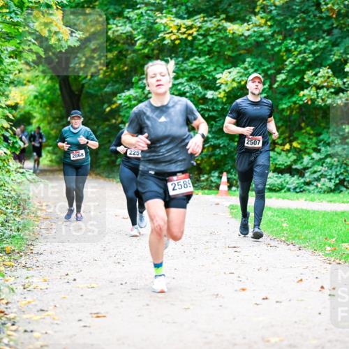 12.10.2025 - Bramfelder Halbmarathon 2025 Dr. Thomas Lammeyer http://msf.ph/oto/9360073 12.10.2025 11:10:30 Laufen 2868, 2254, 2589, 2507 meine-sportfotos.de