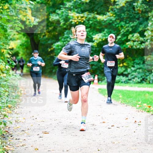 12.10.2025 - Bramfelder Halbmarathon 2025 Dr. Thomas Lammeyer http://msf.ph/oto/9360075 12.10.2025 11:10:30 Laufen 2250, 2589, 2507 meine-sportfotos.de