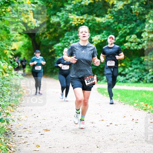 12.10.2025 - Bramfelder Halbmarathon 2025 Dr. Thomas Lammeyer http://msf.ph/oto/9360076 12.10.2025 11:10:30 Laufen 2589, 2507 meine-sportfotos.de