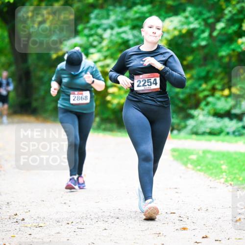 12.10.2025 - Bramfelder Halbmarathon 2025 Dr. Thomas Lammeyer http://msf.ph/oto/9360085 12.10.2025 11:10:33 Laufen 2868, 2254 meine-sportfotos.de