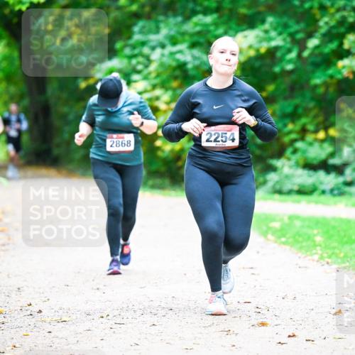 12.10.2025 - Bramfelder Halbmarathon 2025 Dr. Thomas Lammeyer http://msf.ph/oto/9360086 12.10.2025 11:10:33 Laufen 2868, 2254 meine-sportfotos.de