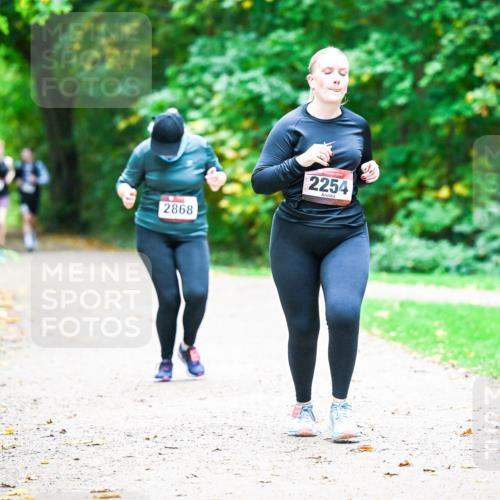 12.10.2025 - Bramfelder Halbmarathon 2025 Dr. Thomas Lammeyer http://msf.ph/oto/9360087 12.10.2025 11:10:33 Laufen 2868, 2254 meine-sportfotos.de