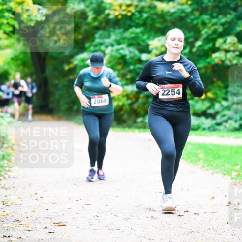 12.10.2025 - Bramfelder Halbmarathon 2025 Dr. Thomas Lammeyer http://msf.ph/oto/9360090 12.10.2025 11:10:33 Laufen 2868, 2254 meine-sportfotos.de