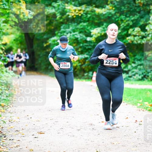 12.10.2025 - Bramfelder Halbmarathon 2025 Dr. Thomas Lammeyer http://msf.ph/oto/9360092 12.10.2025 11:10:34 Laufen 2868, 2254 meine-sportfotos.de