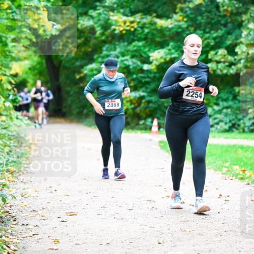 12.10.2025 - Bramfelder Halbmarathon 2025 Dr. Thomas Lammeyer http://msf.ph/oto/9360093 12.10.2025 11:10:34 Laufen 2868, 2254 meine-sportfotos.de