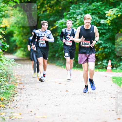 12.10.2025 - Bramfelder Halbmarathon 2025 Dr. Thomas Lammeyer http://msf.ph/oto/9360109 12.10.2025 11:10:41 Laufen 2872, 2758, 15, 2864 meine-sportfotos.de