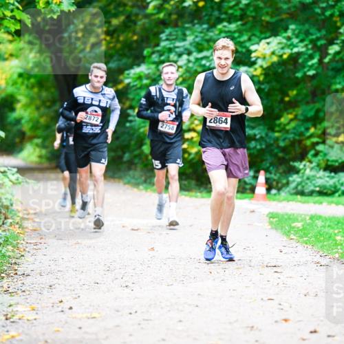 12.10.2025 - Bramfelder Halbmarathon 2025 Dr. Thomas Lammeyer http://msf.ph/oto/9360112 12.10.2025 11:10:41 Laufen 2864, 2872 meine-sportfotos.de