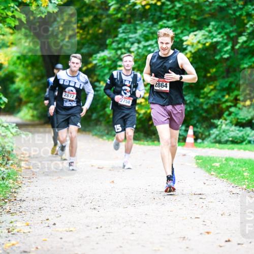 12.10.2025 - Bramfelder Halbmarathon 2025 Dr. Thomas Lammeyer http://msf.ph/oto/9360113 12.10.2025 11:10:42 Laufen 2872, 5, 2758, 2864 meine-sportfotos.de