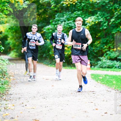 12.10.2025 - Bramfelder Halbmarathon 2025 Dr. Thomas Lammeyer http://msf.ph/oto/9360114 12.10.2025 11:10:42 Laufen 2758, 2872, 2864 meine-sportfotos.de