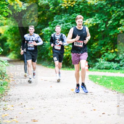 12.10.2025 - Bramfelder Halbmarathon 2025 Dr. Thomas Lammeyer http://msf.ph/oto/9360115 12.10.2025 11:10:42 Laufen 2872, 2758, 2864, 15 meine-sportfotos.de