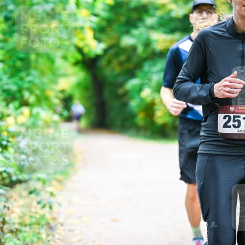 12.10.2025 - Bramfelder Halbmarathon 2025 Dr. Thomas Lammeyer http://msf.ph/oto/9360146 12.10.2025 11:10:49 Laufen 34, 2511 meine-sportfotos.de