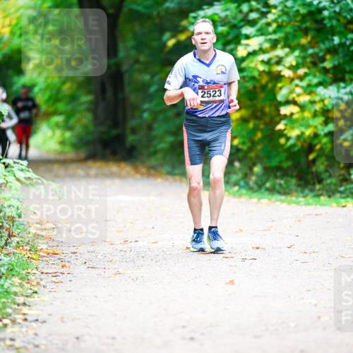 12.10.2025 - Bramfelder Halbmarathon 2025 Dr. Thomas Lammeyer http://msf.ph/oto/9360150 12.10.2025 11:10:57 Laufen 2523 meine-sportfotos.de