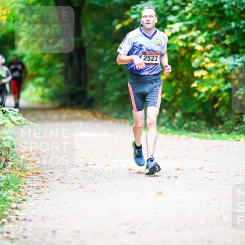 12.10.2025 - Bramfelder Halbmarathon 2025 Dr. Thomas Lammeyer http://msf.ph/oto/9360151 12.10.2025 11:10:57 Laufen 2523 meine-sportfotos.de