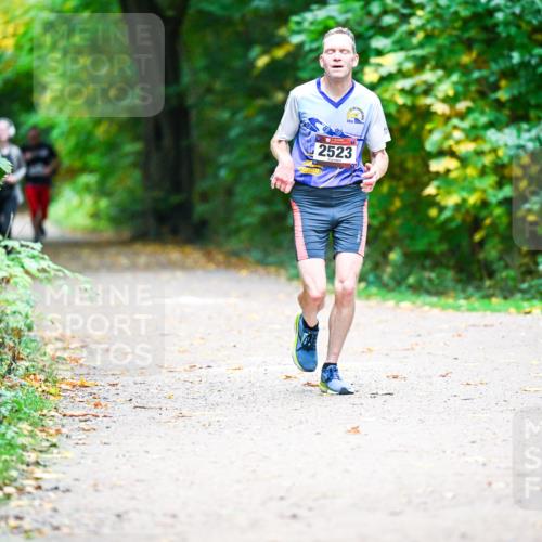 12.10.2025 - Bramfelder Halbmarathon 2025 Dr. Thomas Lammeyer http://msf.ph/oto/9360152 12.10.2025 11:10:57 Laufen 2523 meine-sportfotos.de