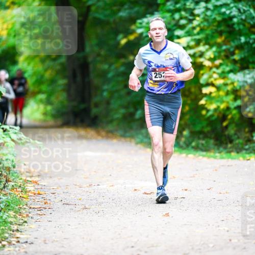12.10.2025 - Bramfelder Halbmarathon 2025 Dr. Thomas Lammeyer http://msf.ph/oto/9360154 12.10.2025 11:10:58 Laufen 25 meine-sportfotos.de