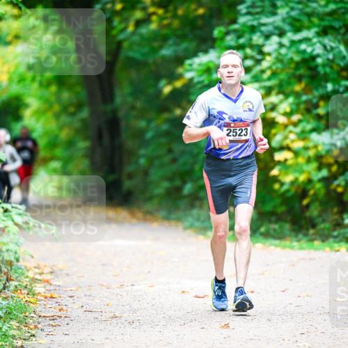 12.10.2025 - Bramfelder Halbmarathon 2025 Dr. Thomas Lammeyer http://msf.ph/oto/9360156 12.10.2025 11:10:58 Laufen 2523 meine-sportfotos.de