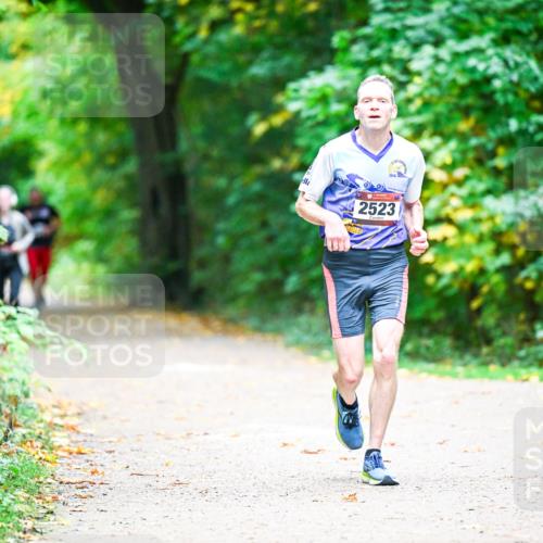 12.10.2025 - Bramfelder Halbmarathon 2025 Dr. Thomas Lammeyer http://msf.ph/oto/9360157 12.10.2025 11:10:58 Laufen 2523 meine-sportfotos.de