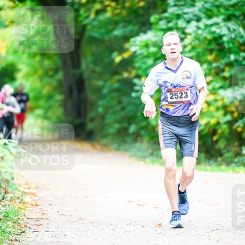 12.10.2025 - Bramfelder Halbmarathon 2025 Dr. Thomas Lammeyer http://msf.ph/oto/9360160 12.10.2025 11:10:58 Laufen 2010, 2523 meine-sportfotos.de