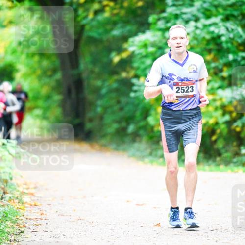 12.10.2025 - Bramfelder Halbmarathon 2025 Dr. Thomas Lammeyer http://msf.ph/oto/9360161 12.10.2025 11:10:58 Laufen 2010, 2523 meine-sportfotos.de