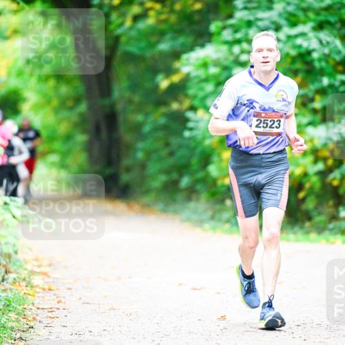 12.10.2025 - Bramfelder Halbmarathon 2025 Dr. Thomas Lammeyer http://msf.ph/oto/9360162 12.10.2025 11:10:59 Laufen 2523 meine-sportfotos.de