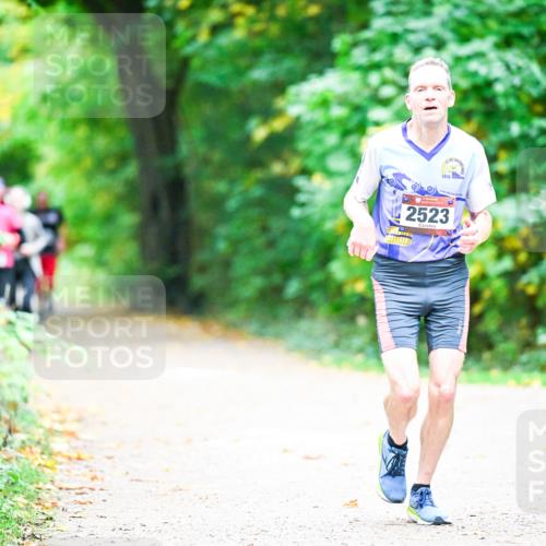 12.10.2025 - Bramfelder Halbmarathon 2025 Dr. Thomas Lammeyer http://msf.ph/oto/9360163 12.10.2025 11:10:59 Laufen 2523 meine-sportfotos.de