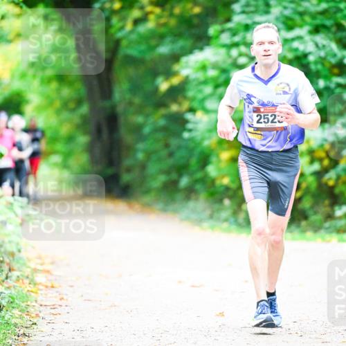 12.10.2025 - Bramfelder Halbmarathon 2025 Dr. Thomas Lammeyer http://msf.ph/oto/9360164 12.10.2025 11:10:59 Laufen 2010, 2523 meine-sportfotos.de