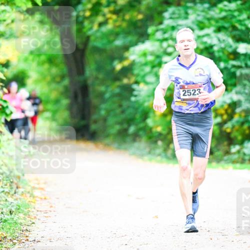12.10.2025 - Bramfelder Halbmarathon 2025 Dr. Thomas Lammeyer http://msf.ph/oto/9360165 12.10.2025 11:10:59 Laufen 2010, 2523 meine-sportfotos.de